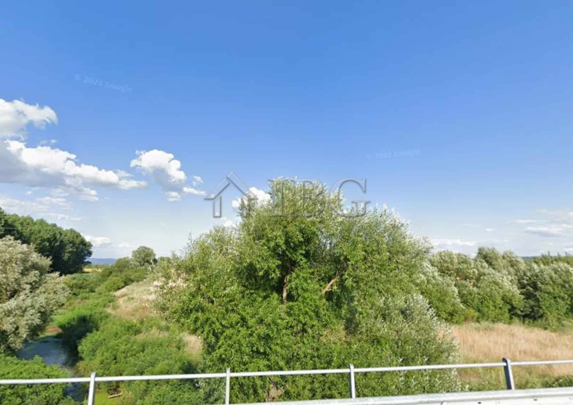 Vineyard plot with lush greenery and scenic views in Sungurlare, Burgas Province, ideal for wine pro.