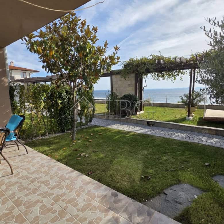 Bright 1-Bedroom Apartment with Stunning Sea Views in Sveti Vlas.