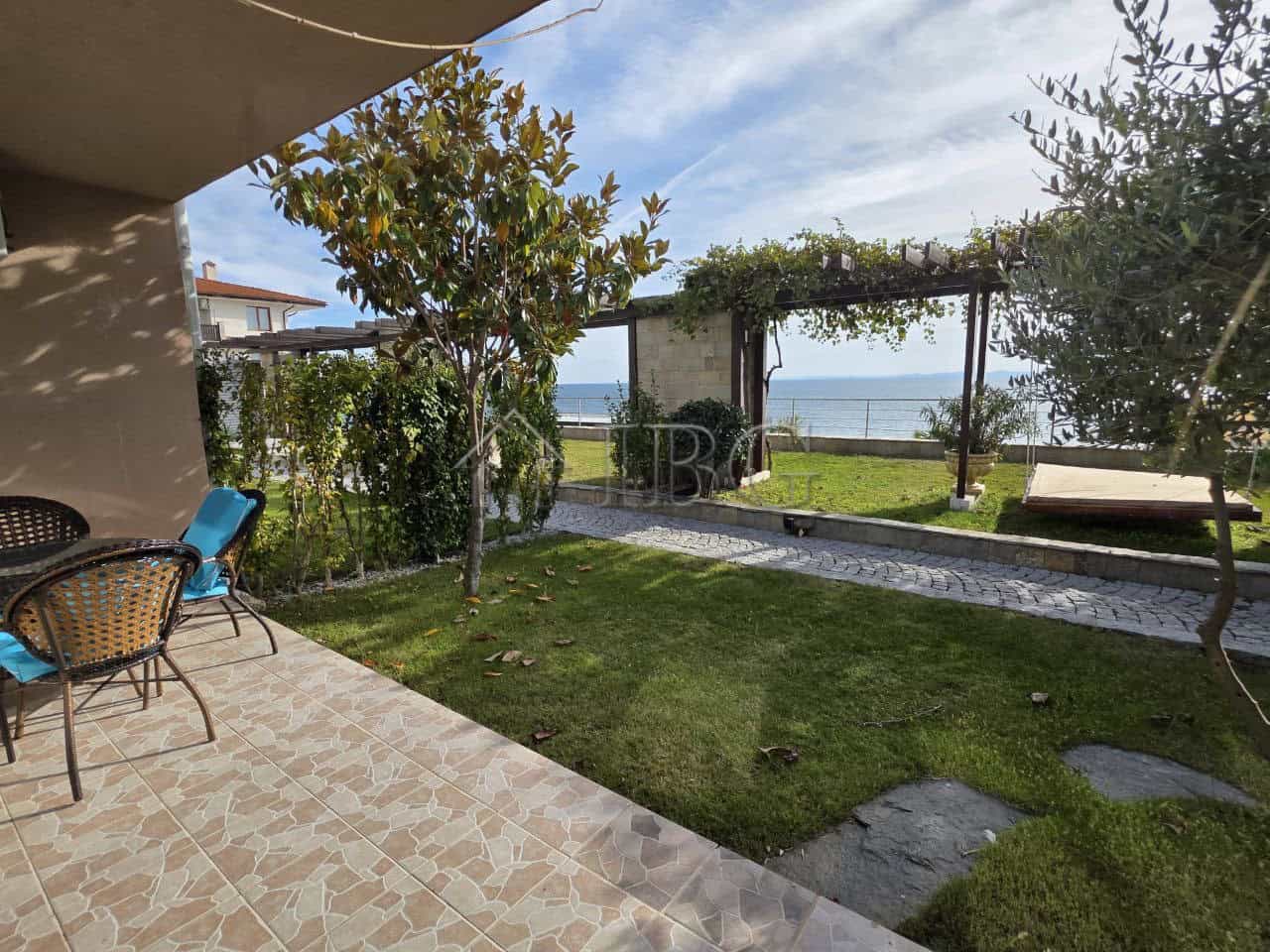Bright 1-Bedroom Apartment with Stunning Sea Views in Sveti Vlas.
