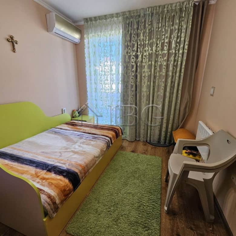 Spacious 2-bedroom apartment with partial sea view in Villa Katerina, Ravda, featuring bright interi.