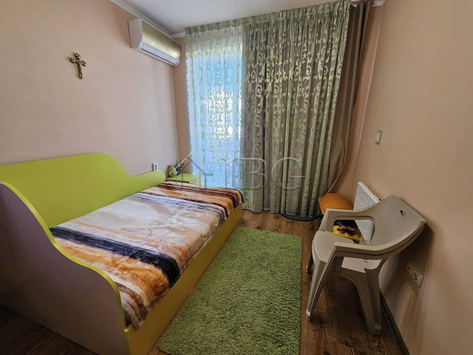 Spacious 2-bedroom apartment with partial sea view in Villa Katerina, Ravda, featuring bright interi.