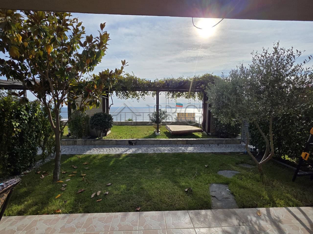 Bright apartment with sea views and a private garden in Sveti Vlas. Perfect for relaxing holidays or.