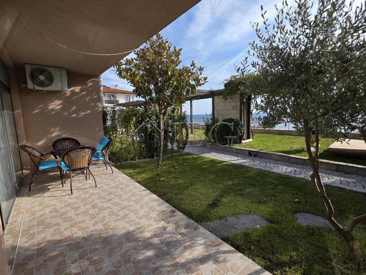 Bright apartment with sea views and outdoor seating in Sveti Vlas. Perfect for relaxing and enjoying.
