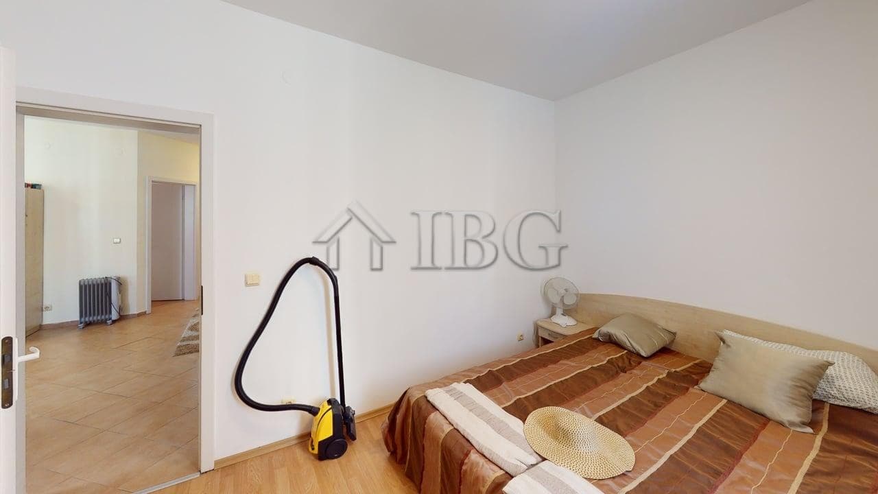 Spacious 2-bedroom apartment in Barco Del Sol complex, Sunny Beach, ideal for comfortable living or.