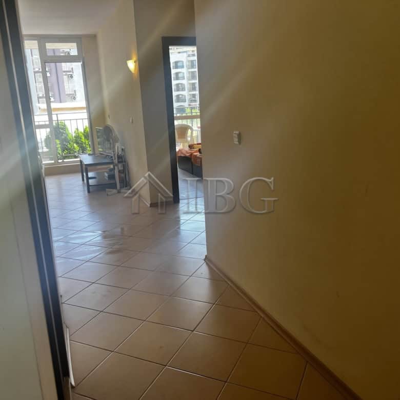 Bright 2-bedroom apartment overlooking the pool in Sunset Beach 3, Sunny Beach. Perfect for relaxing.