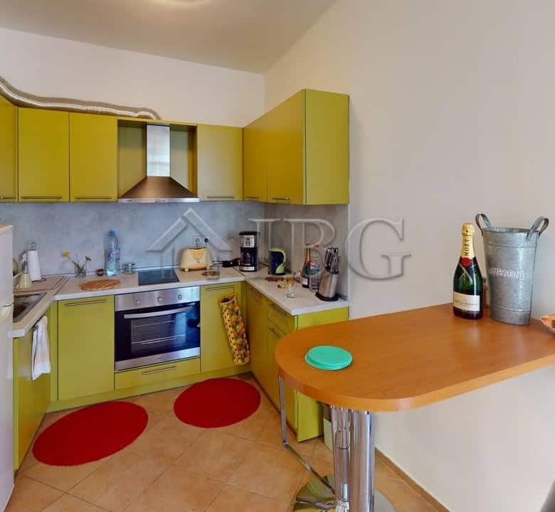 Bright kitchen in a 2-bedroom apartment at Barco Del Sol, Sunny Beach.
