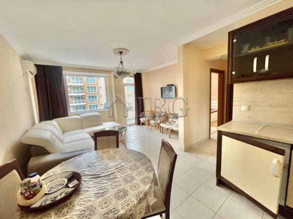 Bright 2-bedroom apartment overlooking the pool in Laguna 3, Sunny Beach. Fully furnished with spaci.