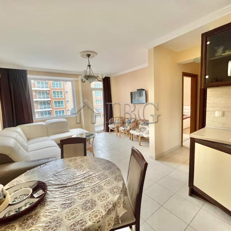 Bright 2-bedroom apartment overlooking the pool in Laguna 3, Sunny Beach. Fully furnished with spaci.