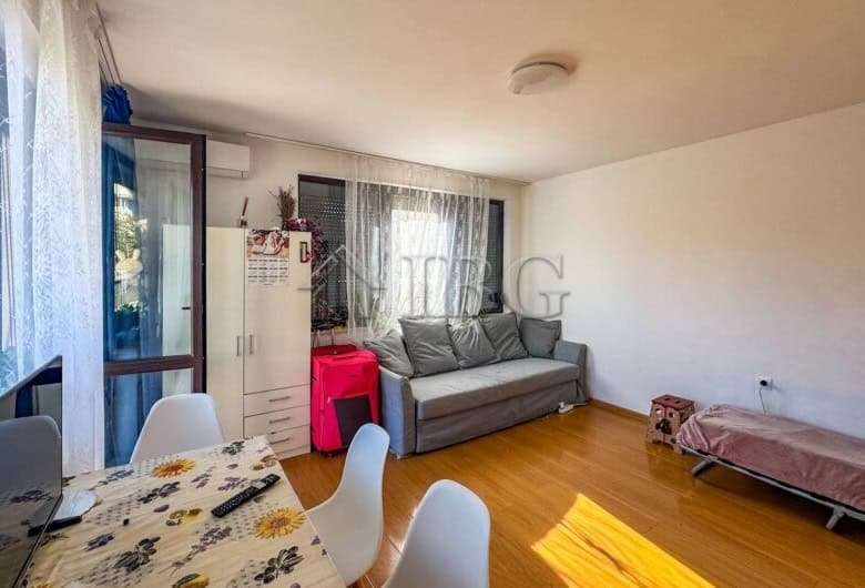 Bright studio apartment with private courtyard entry in Sarafovo, Burgas. Ideal for comfortable livi.