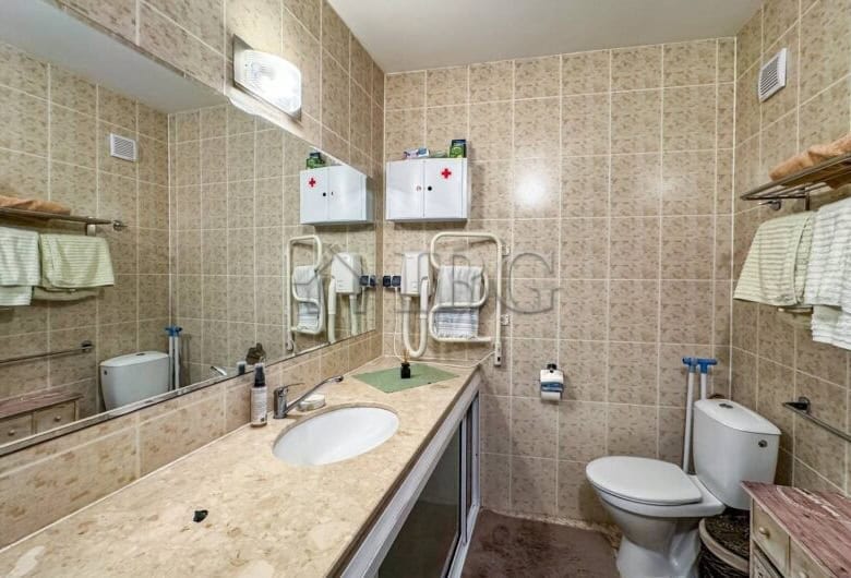 Bright bathroom in beachfront studio at Grand Hotel Sveti Vlas with modern fixtures.