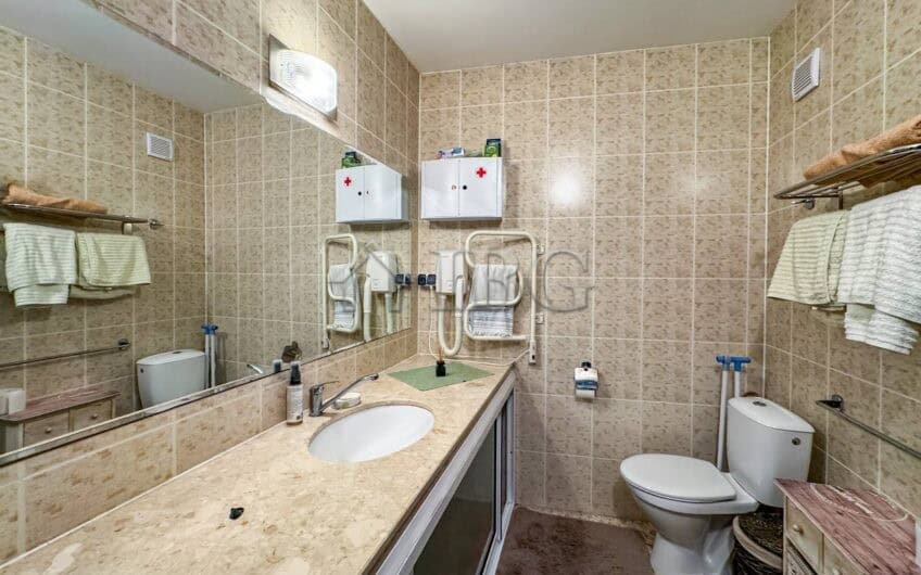 Bright bathroom in beachfront studio at Grand Hotel Sveti Vlas with modern fixtures.