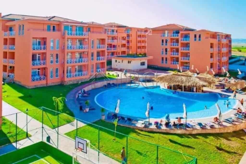 Apartment with balcony and pool view in Sunny Beach resort.