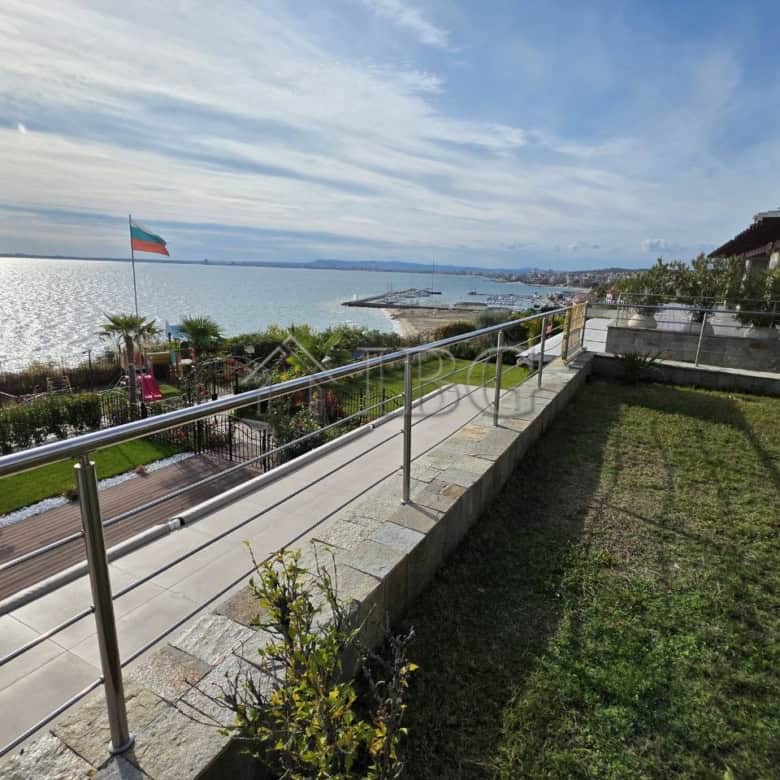 Bright one-bedroom apartment with stunning sea views in Sveti Vlas, Bulgaria. Perfect for seaside li.