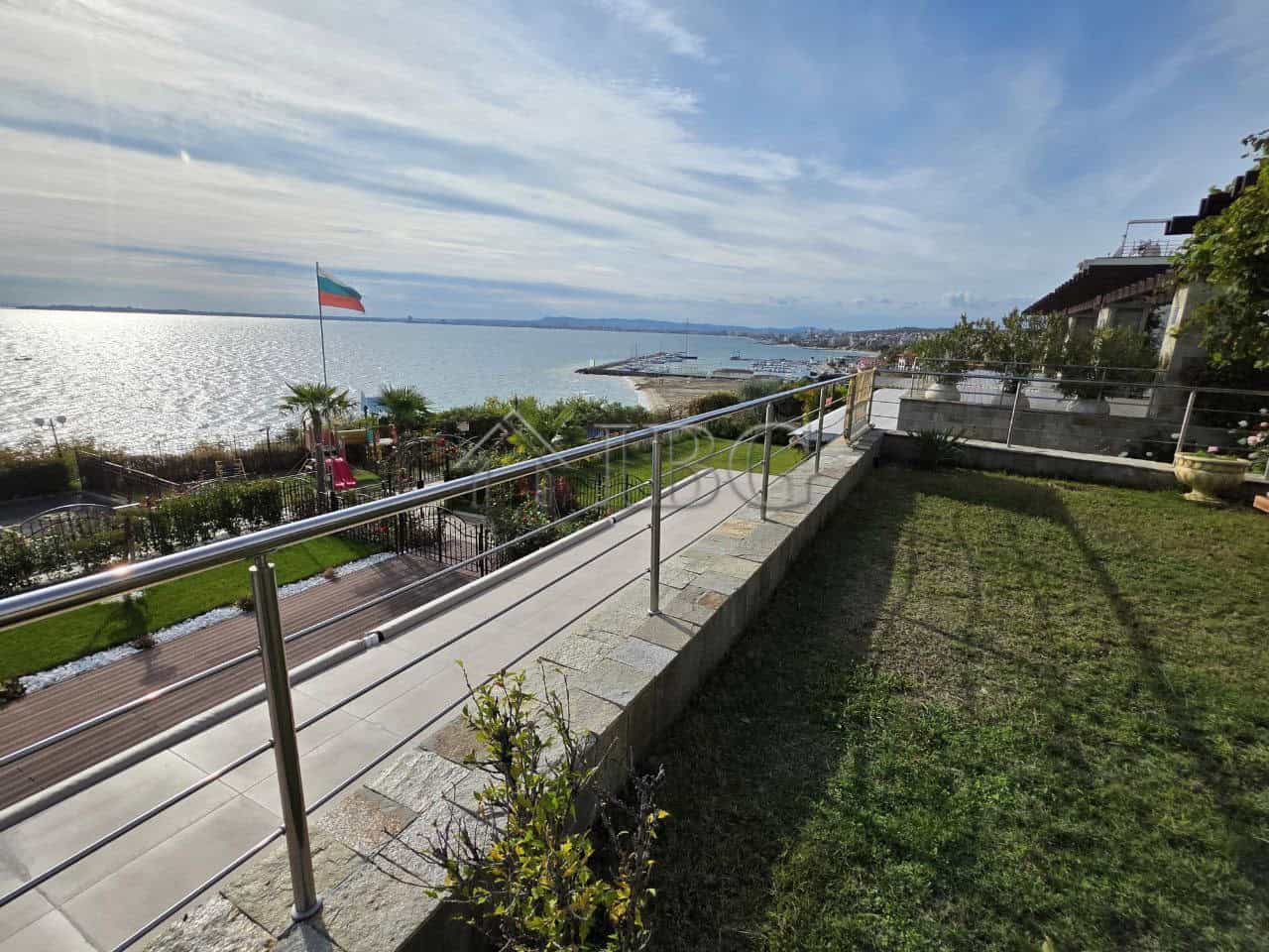 Bright one-bedroom apartment with stunning sea views in Sveti Vlas, Bulgaria. Perfect for seaside li.
