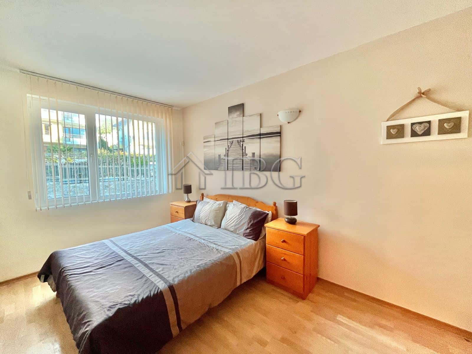 Bright 2-bedroom apartment with partial sea views in Sveti Vlas, perfect for seaside living or inves.