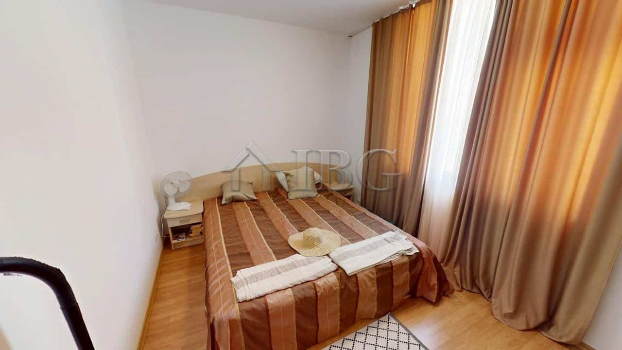 Bright 2-bedroom apartment in Barco Del Sol complex, Sunny Beach, with spacious living area and larg.
