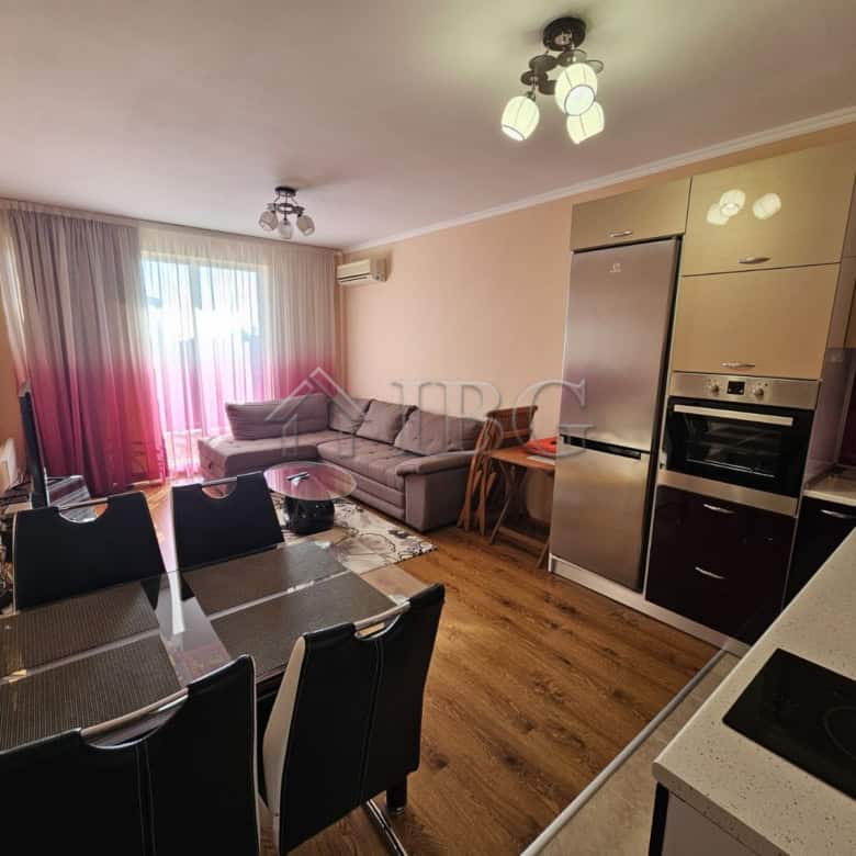 Spacious 2-bedroom apartment with partial sea view in Villa Katerina, Ravda.