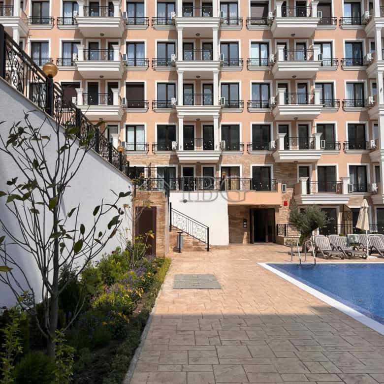 Apartment in Sveti Vlas with pool and balcony views.