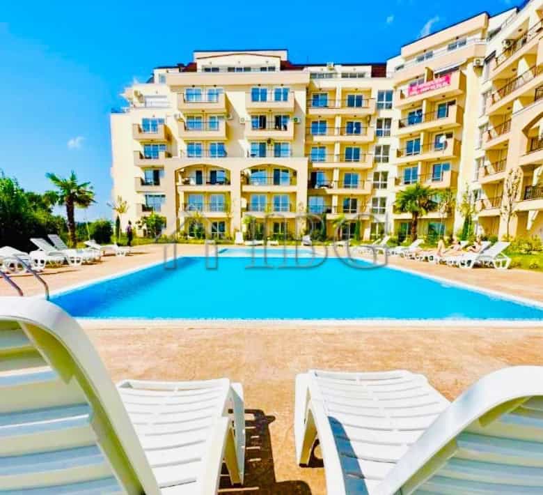 Apartment with pool and partial sea view in Sveti Vlas, Ipanema Beach area.