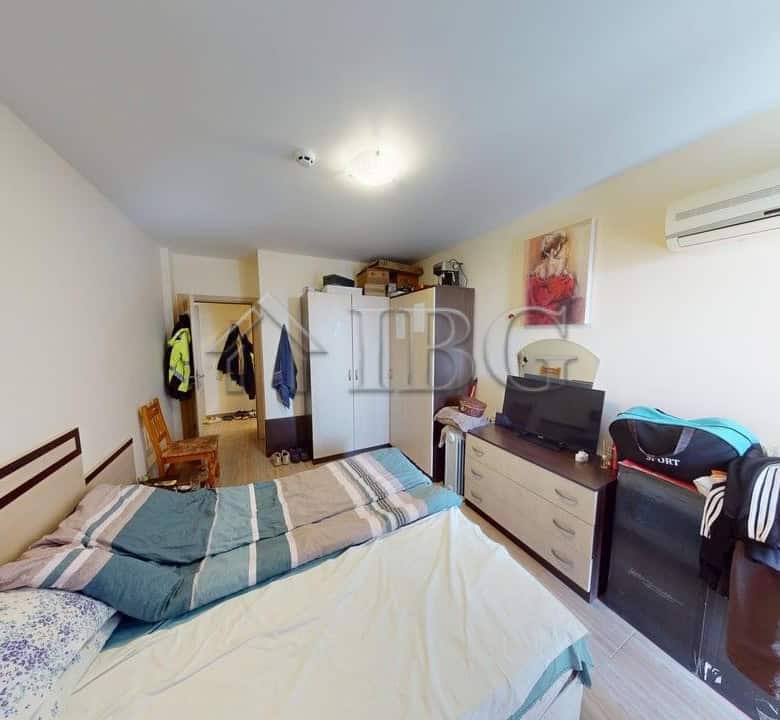 Interior view of a 1-bedroom apartment with a pool view in Kosharitsa.