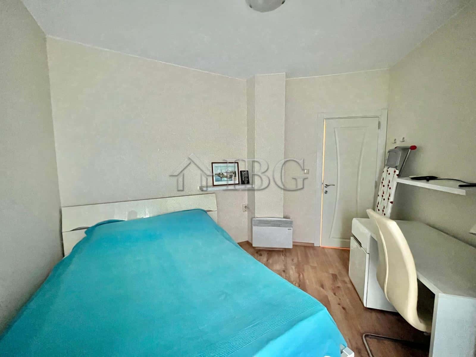 Bright apartment with spacious terrace and sea views in Ravda.
