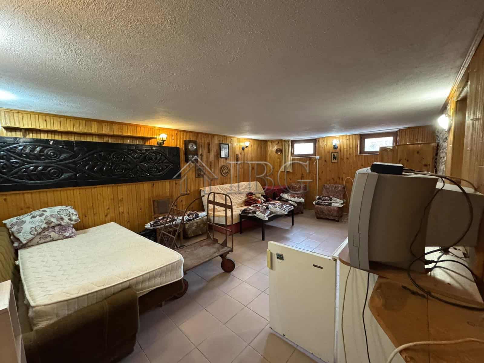 Four-story house interior with multiple bedrooms and cozy living space in Kosharitsa.