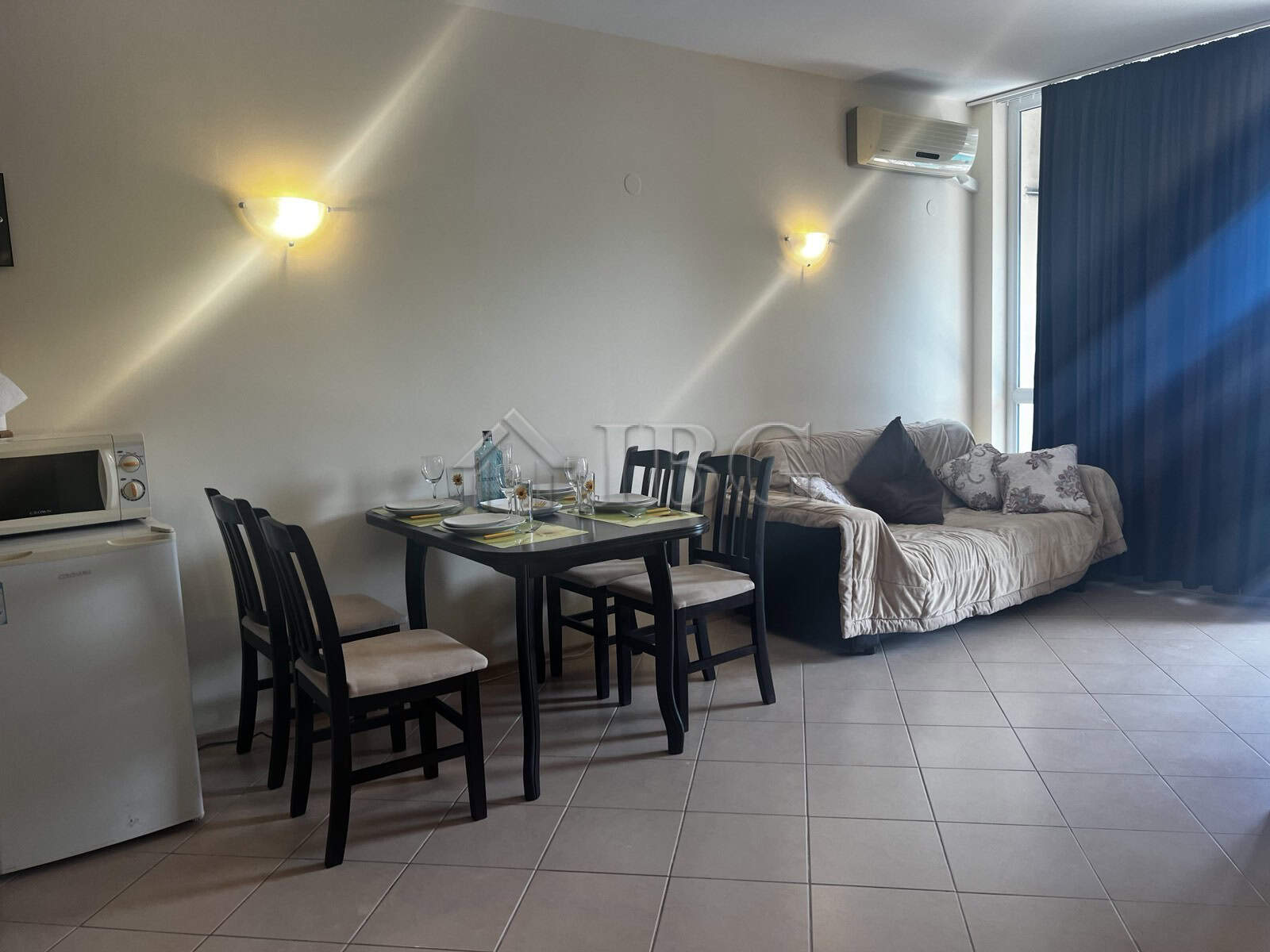 Spacious 2-bedroom apartment with pool view in Sunset Beach 3, Sunny Beach, ideal for relaxing holid.