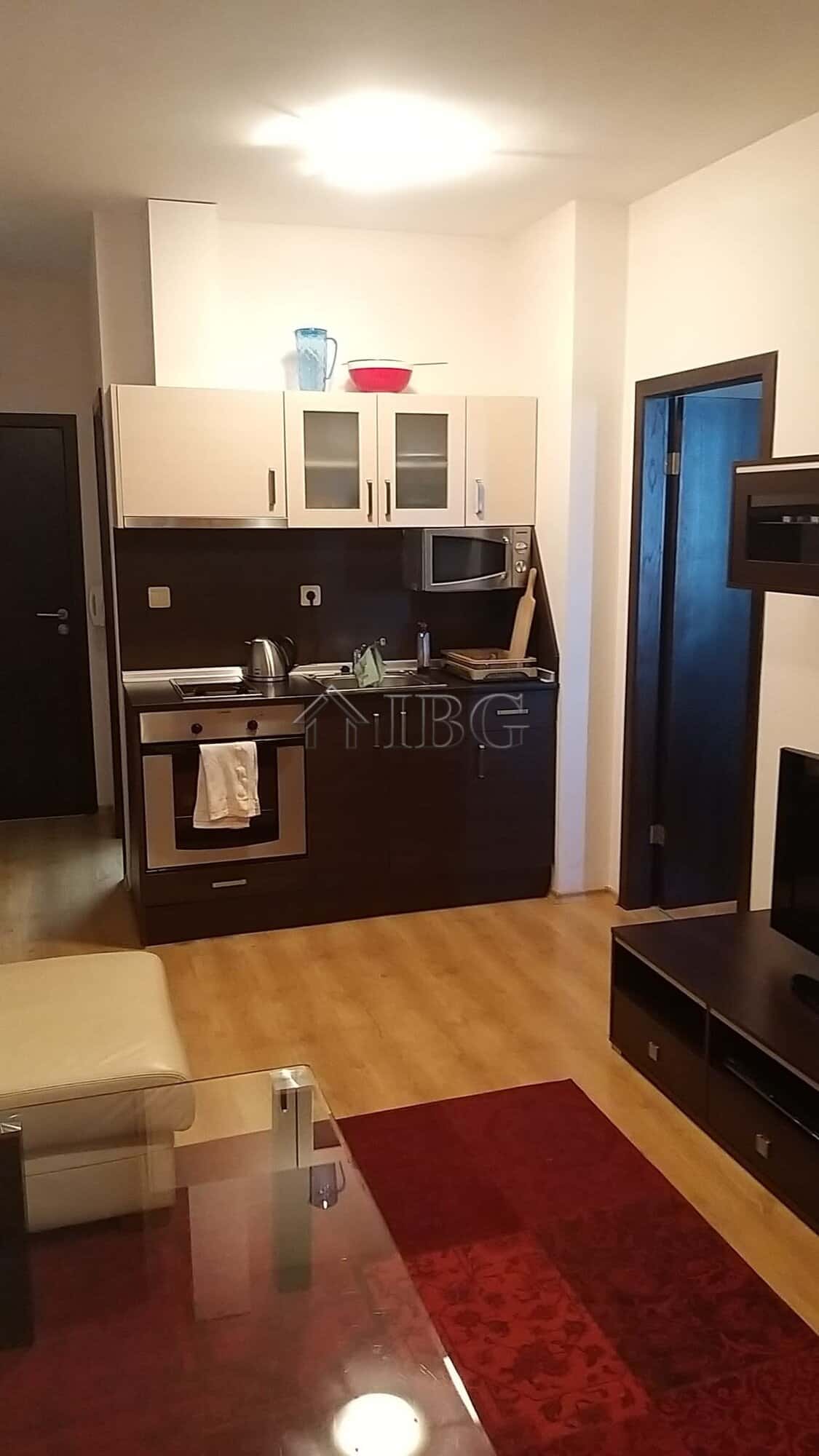 Comfortable apartment with modern kitchen and living area in Sveti Vlas. Perfect for seaside living.