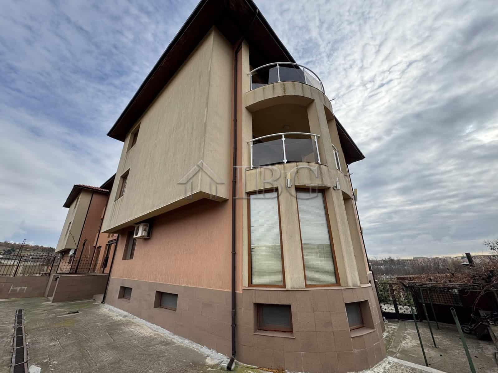 Elegant four-story house with balconies in Kosharitsa, Bulgaria, offering modern living and scenic v.