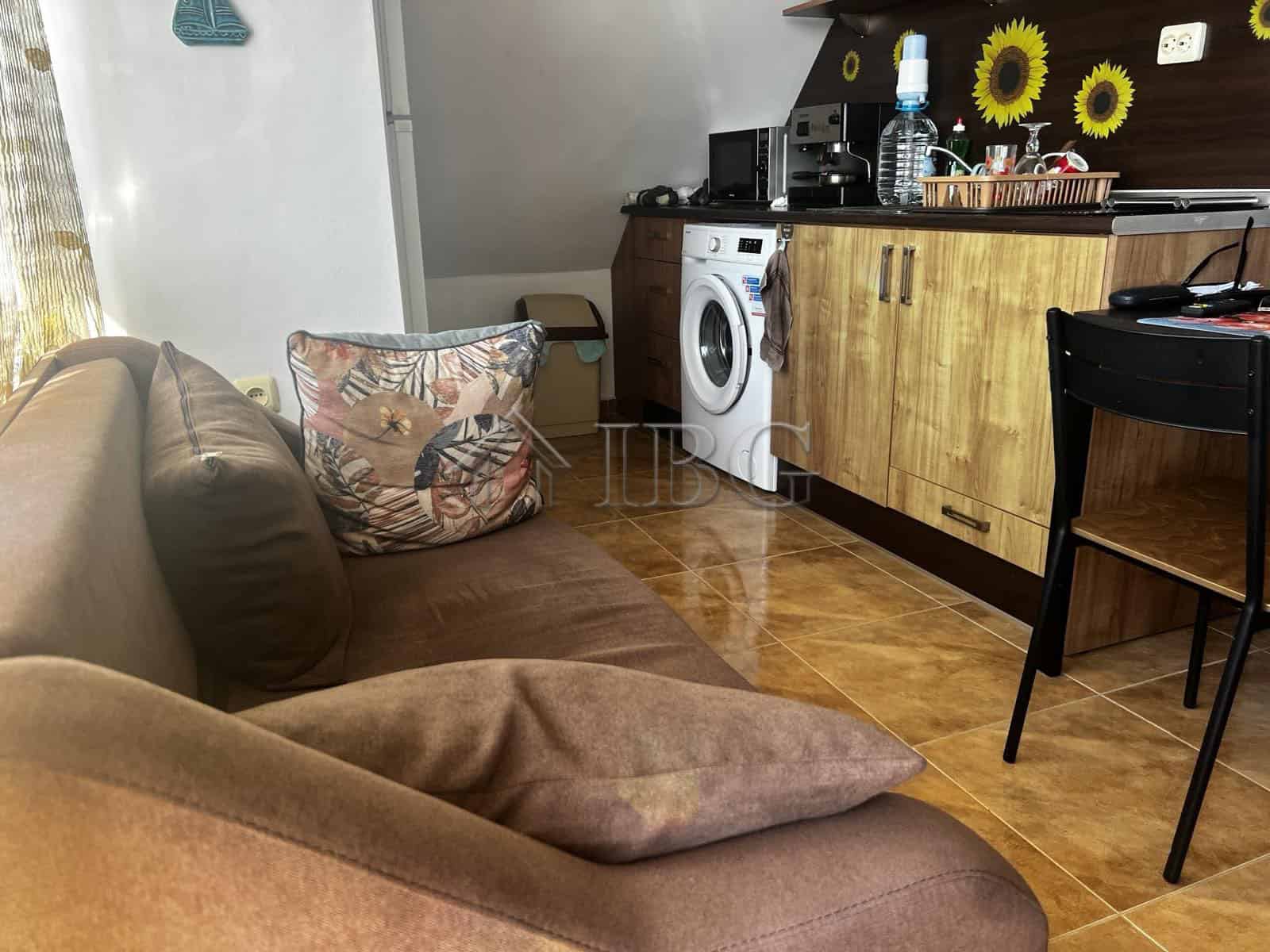 Bright apartment with sea view, modern kitchen, and comfortable living space in Ravda. Perfect for r.