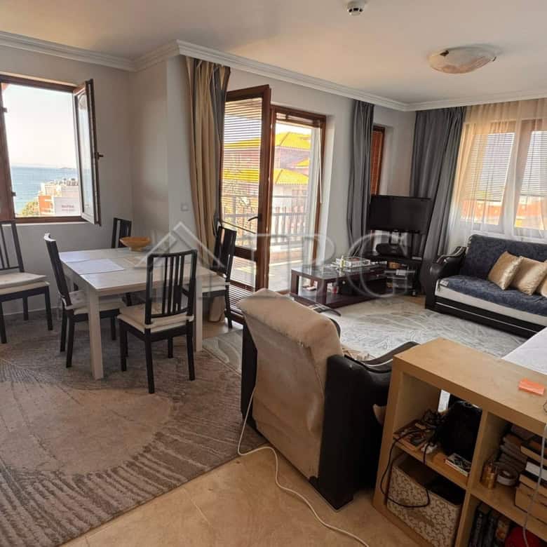 Bright apartment with sea views in Sveti Vlas, featuring a spacious living area, dining space, and m.