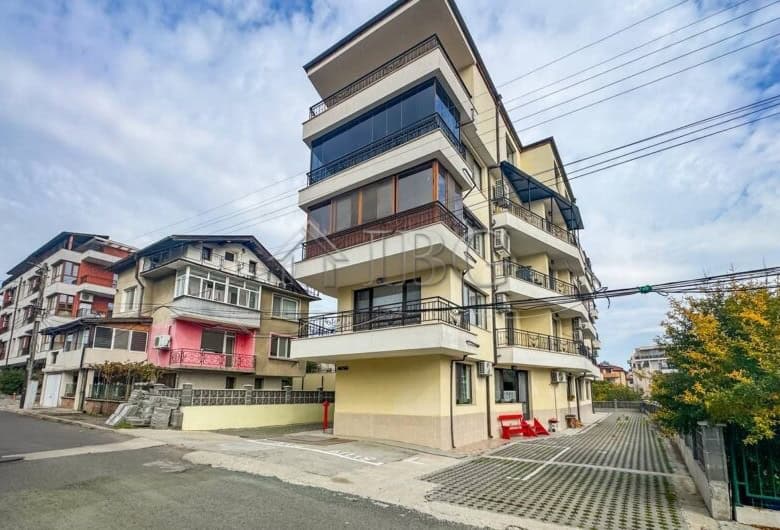Studio apartment with private courtyard access in Sarafovo, Burgas, offering comfortable living spac.