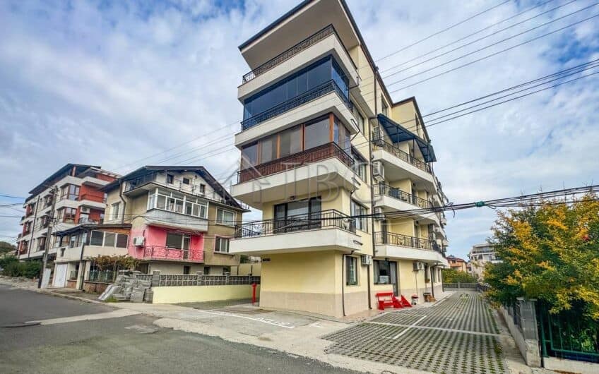 Studio apartment with private courtyard access in Sarafovo, Burgas, offering comfortable living spac.