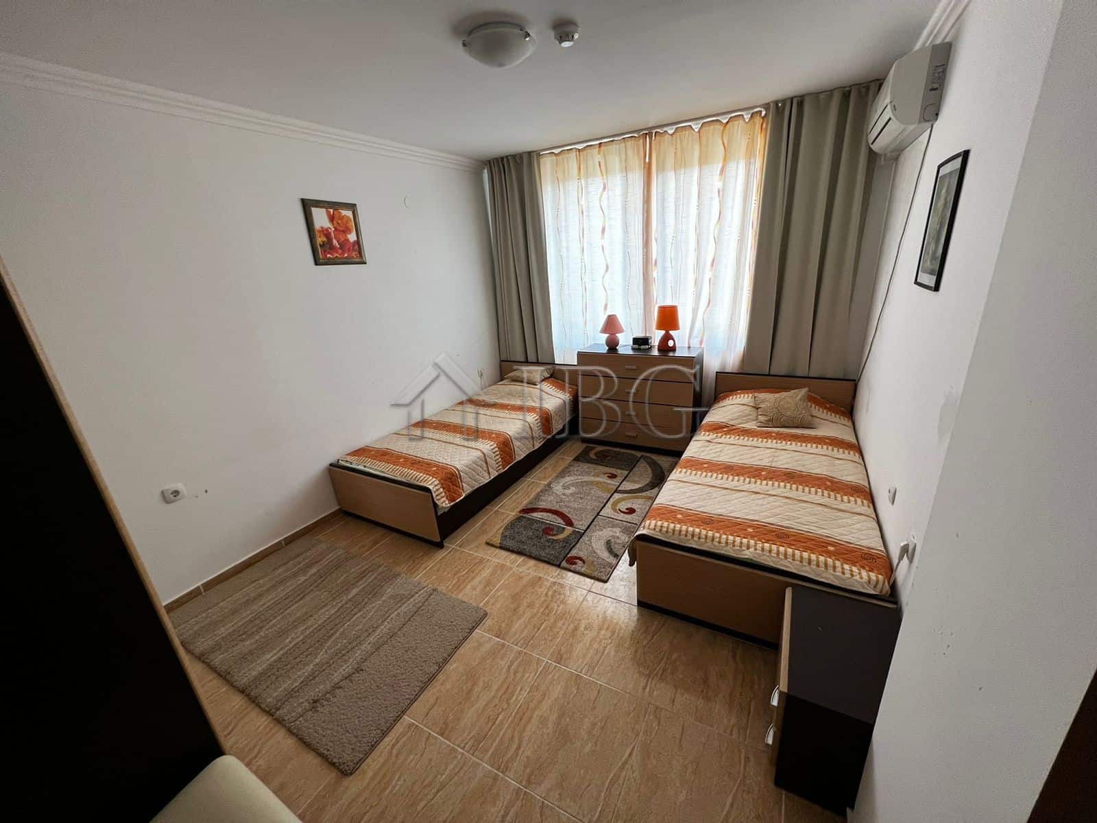 Bright two-bedroom apartment with sea and pool views in Kambani 3 complex, Sveti Vlas. Perfect for h.