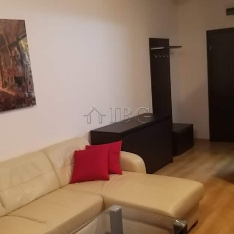 Cozy one-bedroom apartment featuring sea and pool views in Sveti Vlas, perfect for relaxing holidays.