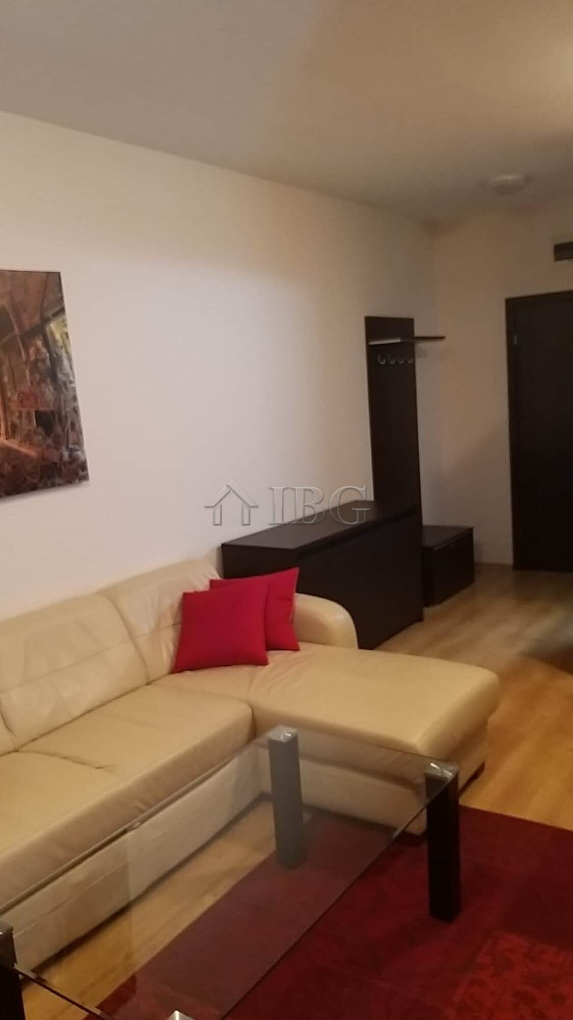 Cozy one-bedroom apartment featuring sea and pool views in Sveti Vlas, perfect for relaxing holidays.