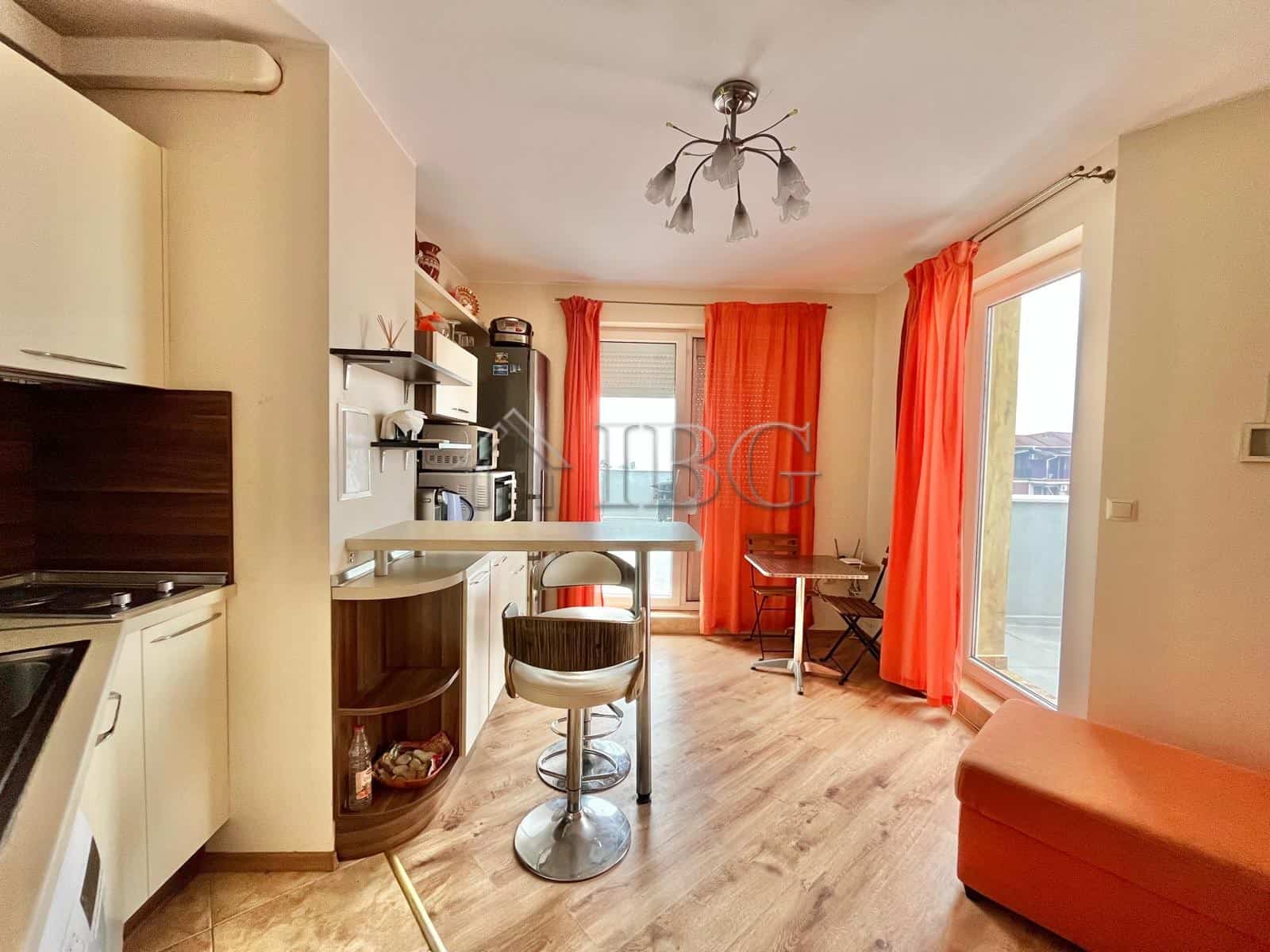 Bright 2-bedroom apartment with spacious terrace and stunning sea views in Ravda. Perfect for comfor.