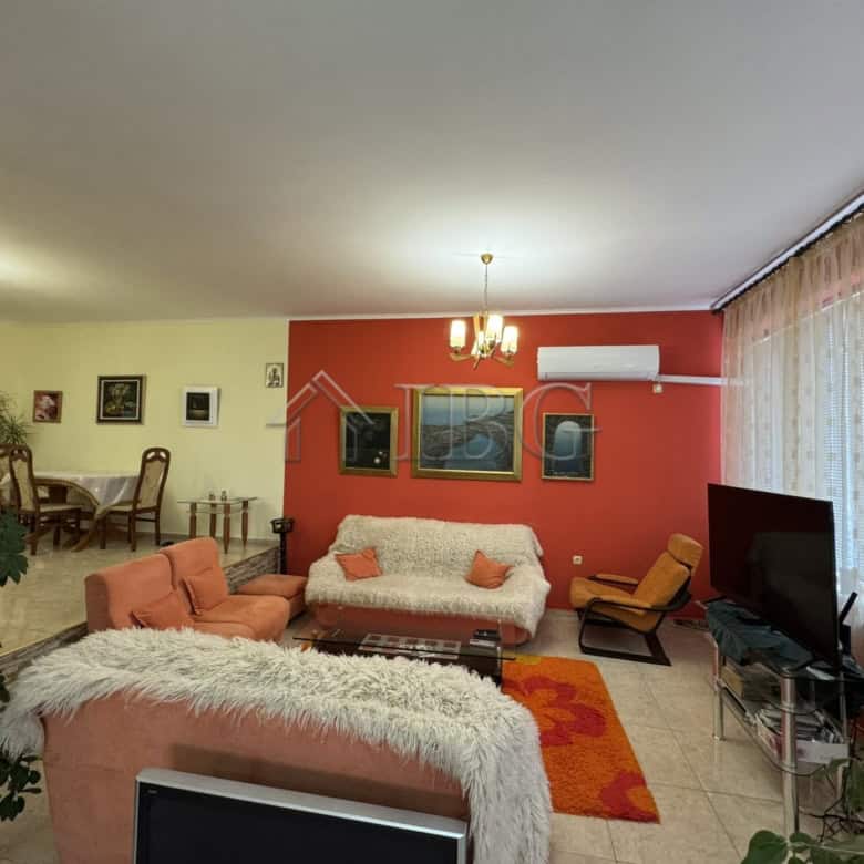 Bright living room with modern decor and large windows in Kosharitsa.