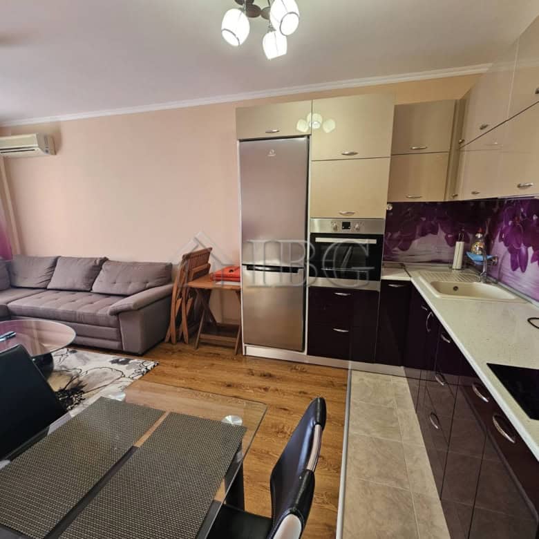 Spacious 2-bedroom apartment featuring partial sea views in Villa Katerina, Ravda. Perfect for comfo.
