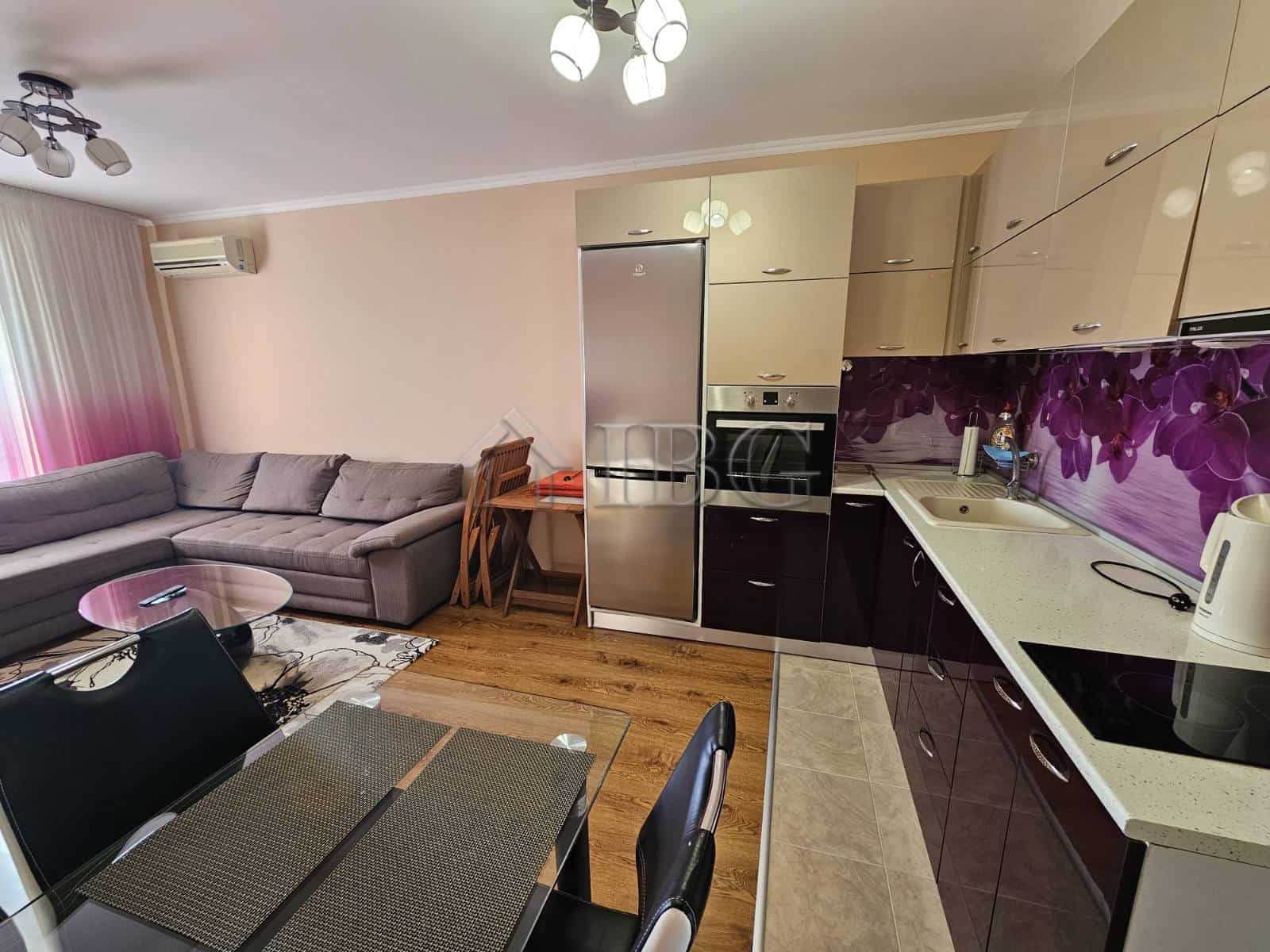 Spacious 2-bedroom apartment featuring partial sea views in Villa Katerina, Ravda. Perfect for comfo.