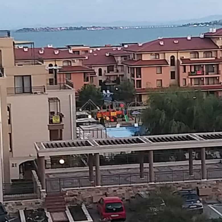 Sea and pool views from a Sveti Vlas apartment with modern amenities.