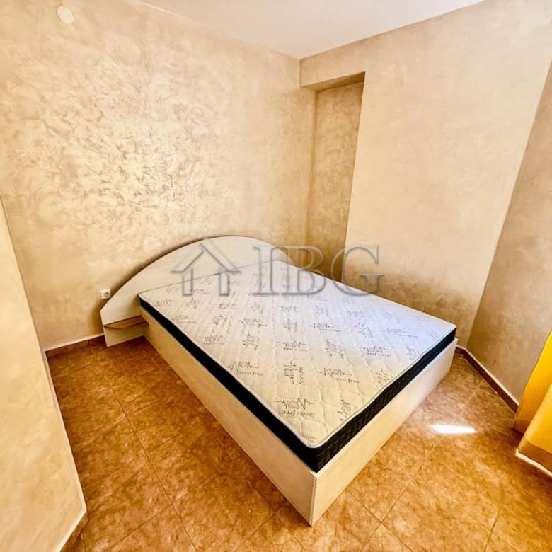 Apartment with South-Facing Balcony in Ravda.