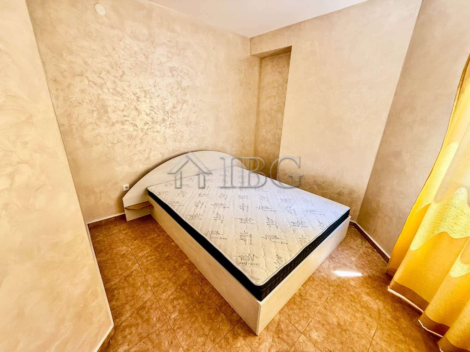 Apartment with South-Facing Balcony in Ravda.
