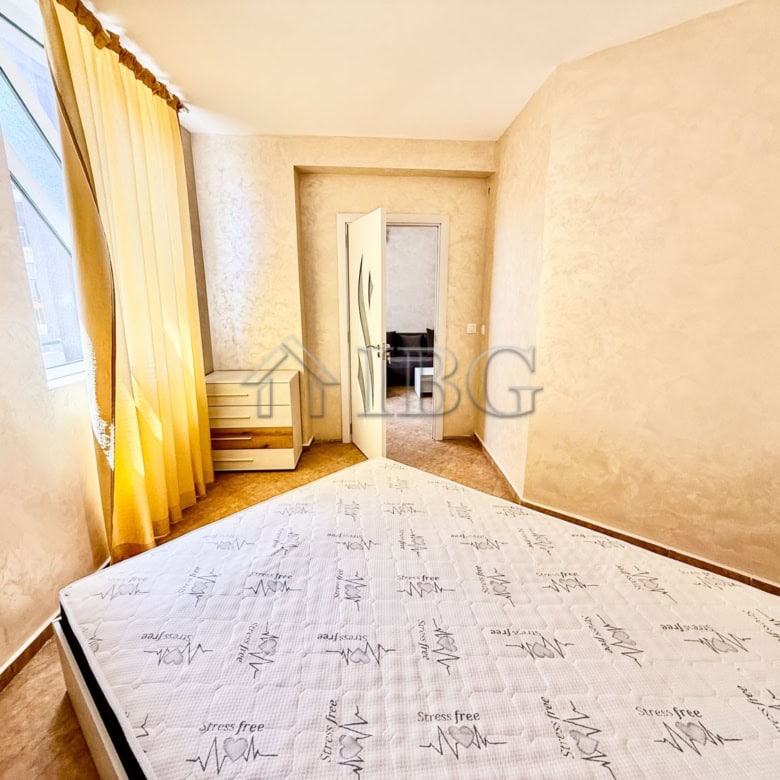 Apartment with south-facing windows in Ravda, ideal for summer living.