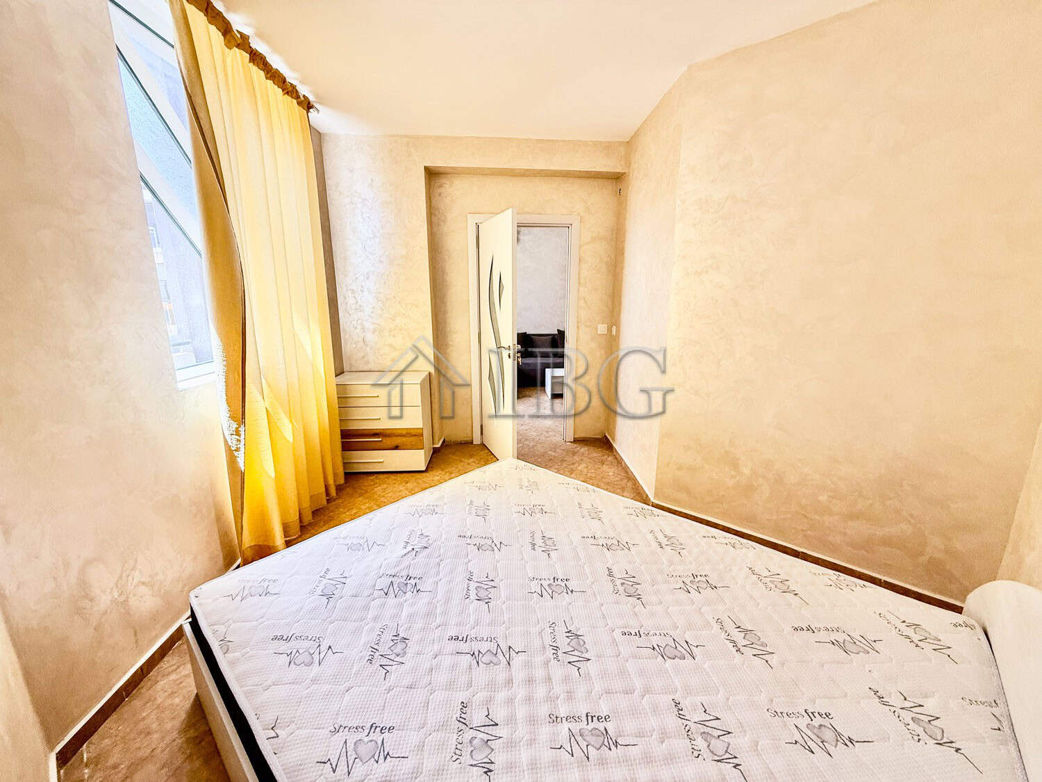 Apartment with south-facing windows in Ravda, ideal for summer living.