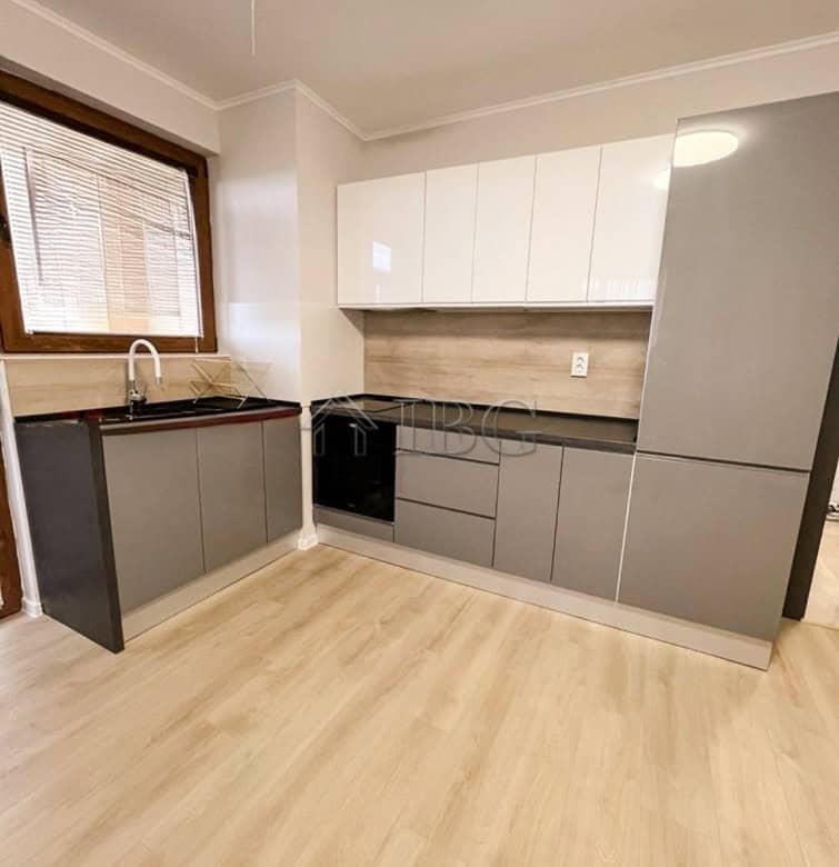 Bright and modern kitchen in a fully furnished 1-bedroom apartment at Lighthouse Golf & Spa Resort.