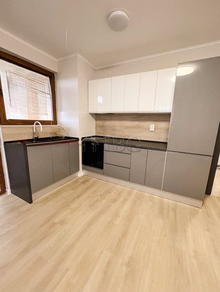 Bright and modern kitchen in a fully furnished 1-bedroom apartment at Lighthouse Golf & Spa Resort.