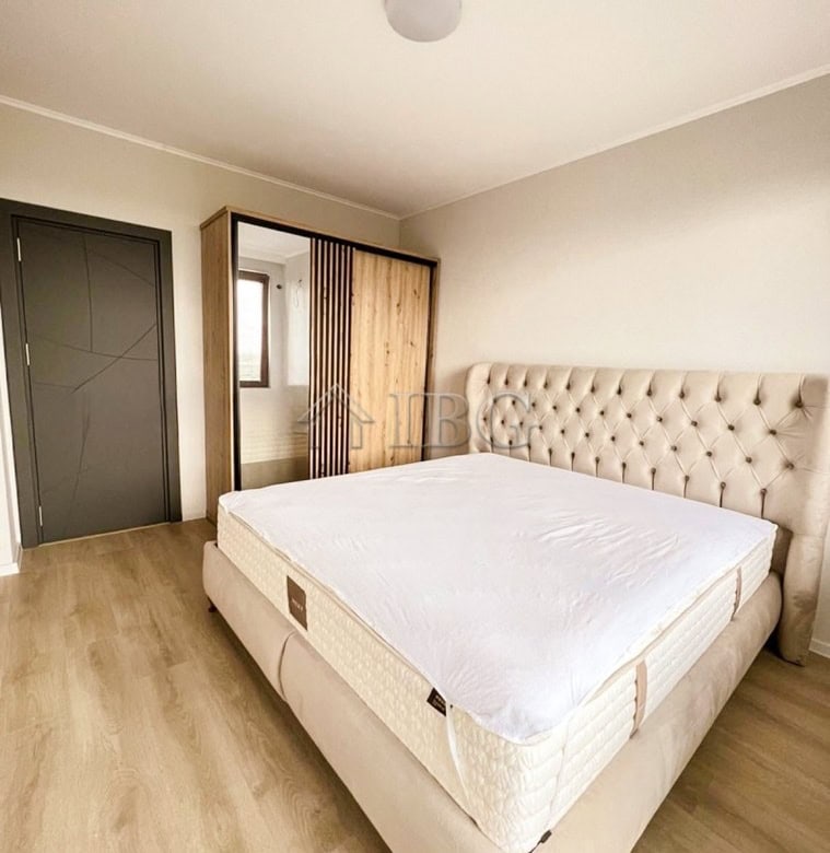 Spacious fully furnished 1-bedroom apartment on the 3rd floor with stylish decor and comfortable ame.