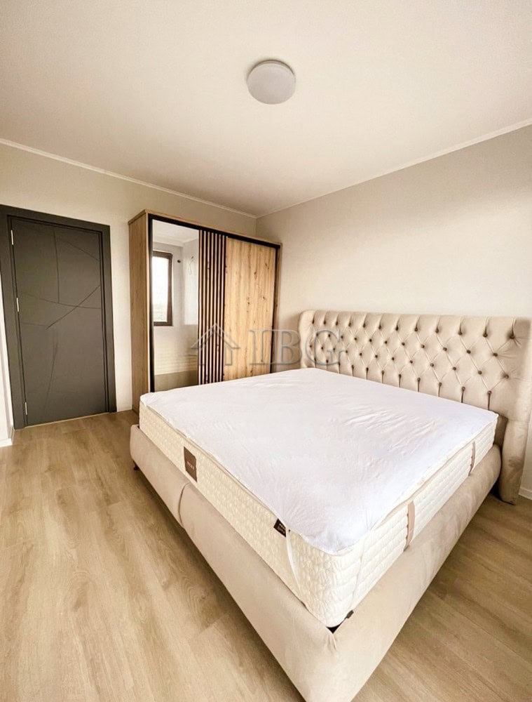 Spacious fully furnished 1-bedroom apartment on the 3rd floor with stylish decor and comfortable ame.