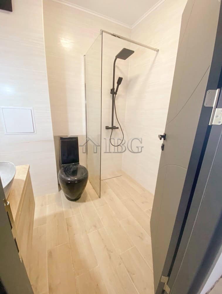 Furnished 1-bedroom apartment bathroom with walk-in shower in Lighthouse Golf & Spa Resort.